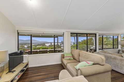 Aurelia, 14 Stewart Street - Accommodation Broadbeach 0