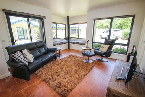 Avignon In Bright - Accommodation Broadbeach 1