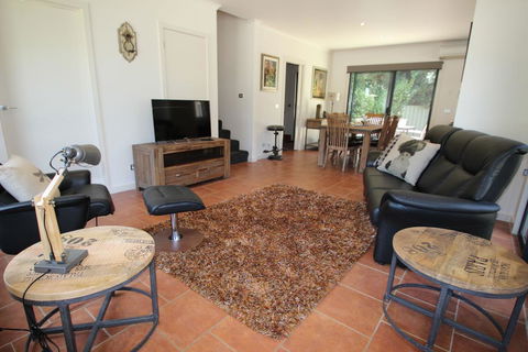 Avignon In Bright - Accommodation Broadbeach 0