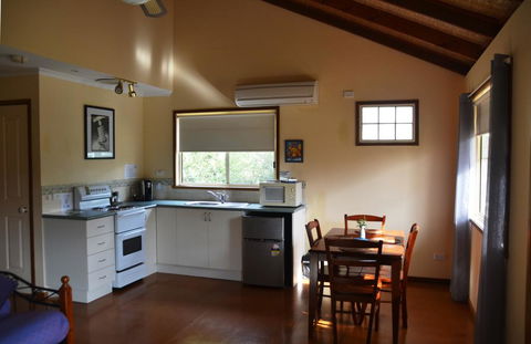 Avoca Cottages VICTORIA - Accommodation Broadbeach 3