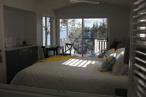 B & B On The Water - Accommodation Broadbeach 3
