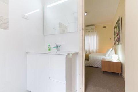 B5 Close To Nedlands, Cafes, Swan River, SCGH & UWA - Accommodation Broadbeach 2