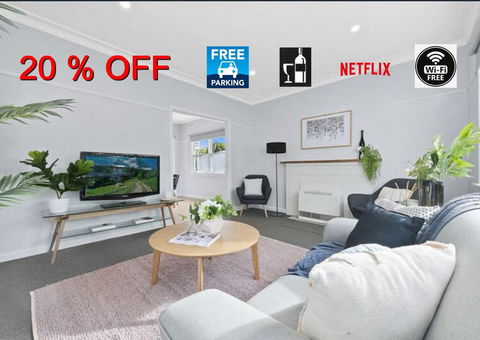 BALLARAT CLOSE 2 CBD + HOSPITAL+3BR HOME+NETFLIX + WiFi + Gift - Accommodation Broadbeach 0