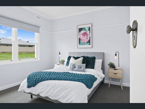 BALLARAT CLOSE 2 CBD + HOSPITAL+3BR HOME+NETFLIX + WiFi + Gift - Accommodation Broadbeach 1