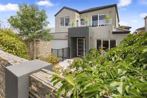 BANGALOW - MORNINGTON - Accommodation Broadbeach 0