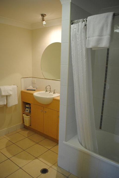 Bay Village Tropical Retreat & Apartments - Accommodation Broadbeach 3