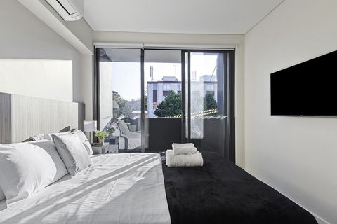BEACH LOCATION STUDIO // CLOVELLY 4 - Accommodation Broadbeach 3