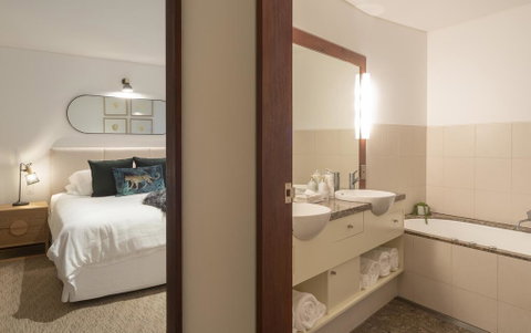 Beach Suites - Accommodation Broadbeach 1