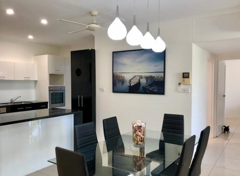 Beachfront Apartment- Paringa - Accommodation Broadbeach 1