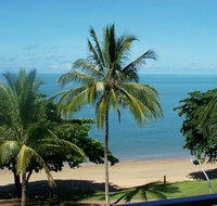 Beachfront Apartments on Trinity Beach - Accommodation Broadbeach
