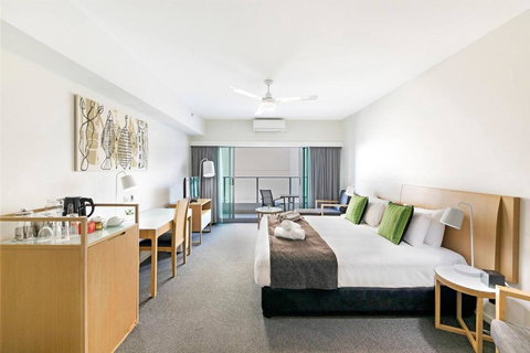 Resort-Style Sister Studios - Double Delight In The CBD - Accommodation Broadbeach 0