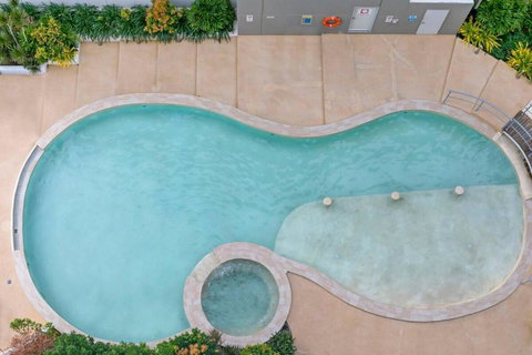 Resort-Style Sister Studios - Double Delight In The CBD - Accommodation Broadbeach 3