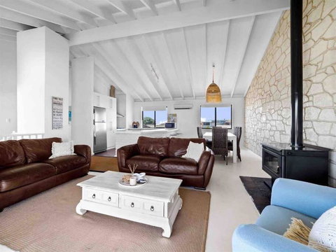 Relaxing Getaway Beachfront Access Multi Family Pets Mandurah - Accommodation Broadbeach 0