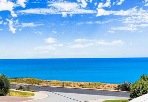 Relaxing Getaway Beachfront Access Multi Family Pets Mandurah - Accommodation Broadbeach 2