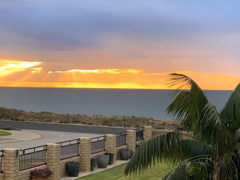 Relaxing Getaway Beachfront Access Multi Family Pets Mandurah - Accommodation Broadbeach 1