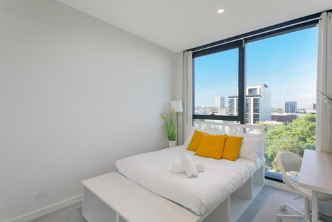 REST COLLECTION One Bedroom Apartment With Study - Accommodation Broadbeach 1