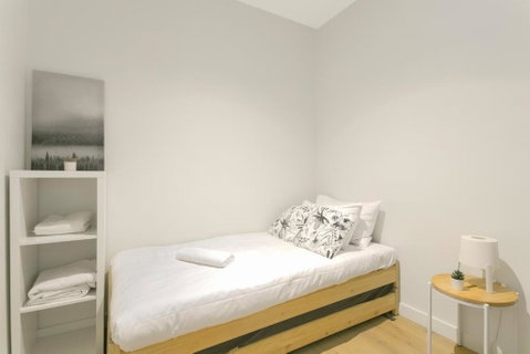 REST COLLECTION One Bedroom Apartment With Study - Accommodation Broadbeach 3