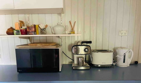 Red Steps - Family & Pet Friendly - Accommodation Broadbeach 2