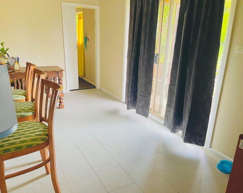 Red Steps - Family & Pet Friendly - Accommodation Broadbeach 3