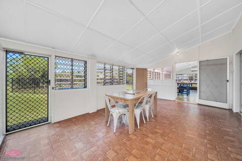 Reef Shack Beach Vibes Stroll To The Beach - Accommodation Broadbeach 3