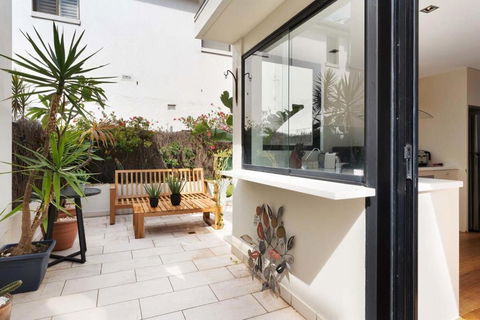 Relaxed Beachside Townhouse - Accommodation Broadbeach 3