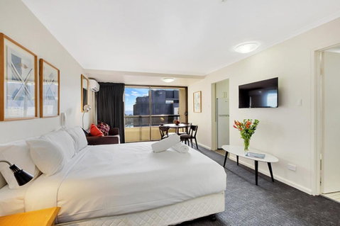Renovated Stylish Studio - Accommodation Broadbeach 0
