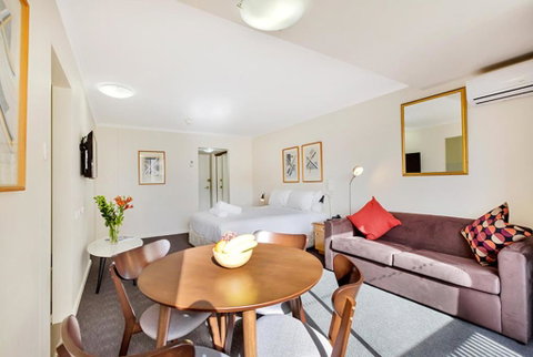 Renovated Stylish Studio - Accommodation Broadbeach 1