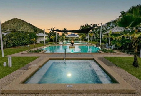 Resort Style Holiday Unit - Accommodation Broadbeach 0