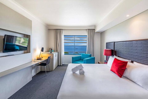 Resort Style King Pad With Sparkling Sea Views - Accommodation Broadbeach 2