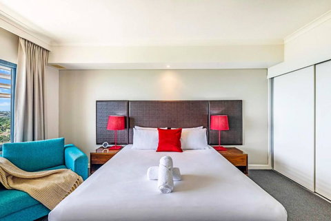 Resort Style King Pad With Sparkling Sea Views - Accommodation Broadbeach 3