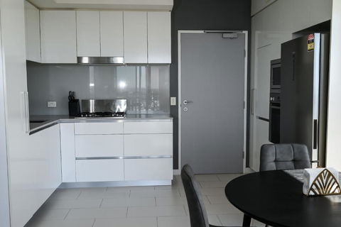 River View Apartment In Brisbane With Parking - Accommodation Broadbeach 3