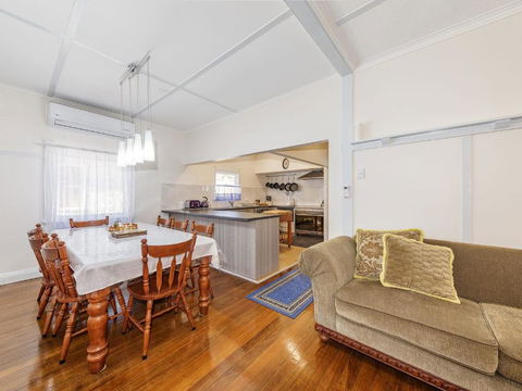 River View Cottage - Accommodation Broadbeach 3