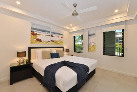 Resort-style Swim Out - A True Tropical Oasis - Accommodation Broadbeach 2
