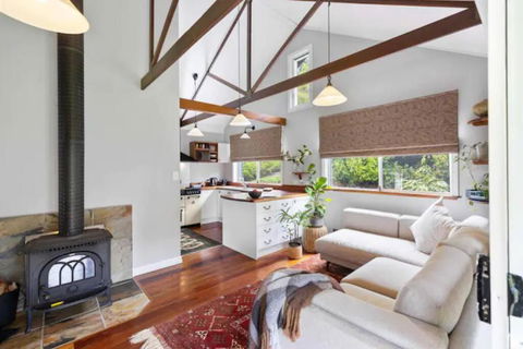 Romantic Lakeview Cottage - Accommodation Broadbeach 3