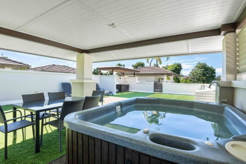 Rooftop Tranquility At Stunning Temple Resort - Accommodation Broadbeach 0