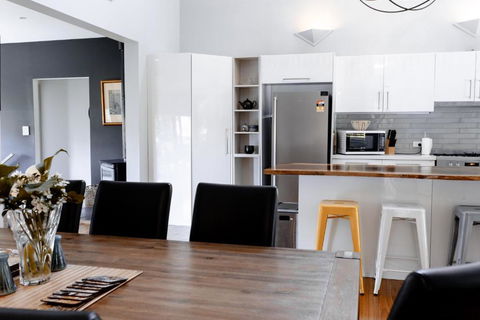 Rosella - Accommodation Broadbeach 2