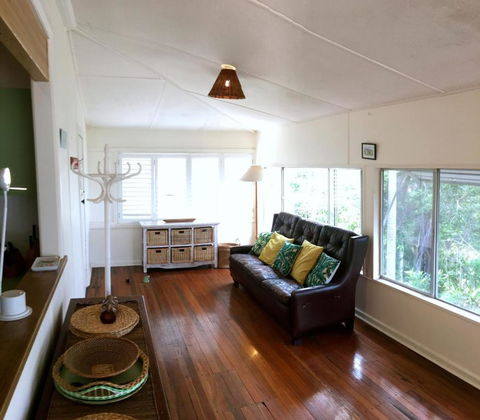 Rosemaree, 24 East Street - Accommodation Broadbeach 1
