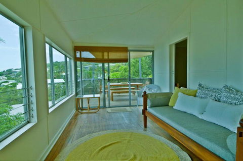 Rosemaree, 24 East Street - Accommodation Broadbeach 3