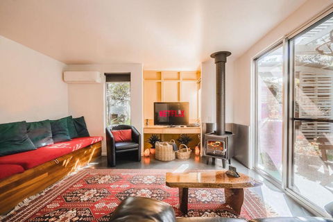 Runawaytomaleny - Accommodation Broadbeach 2