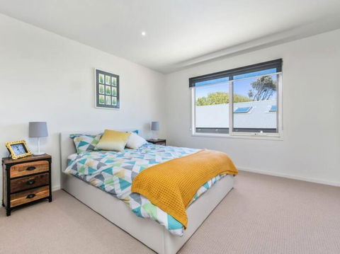 RYE/BLAIRGOWRIE FAMILY ENTERTAINER.. - Accommodation Broadbeach 1