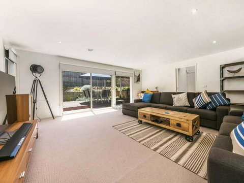 RYE/BLAIRGOWRIE FAMILY ENTERTAINER.. - Accommodation Broadbeach 3