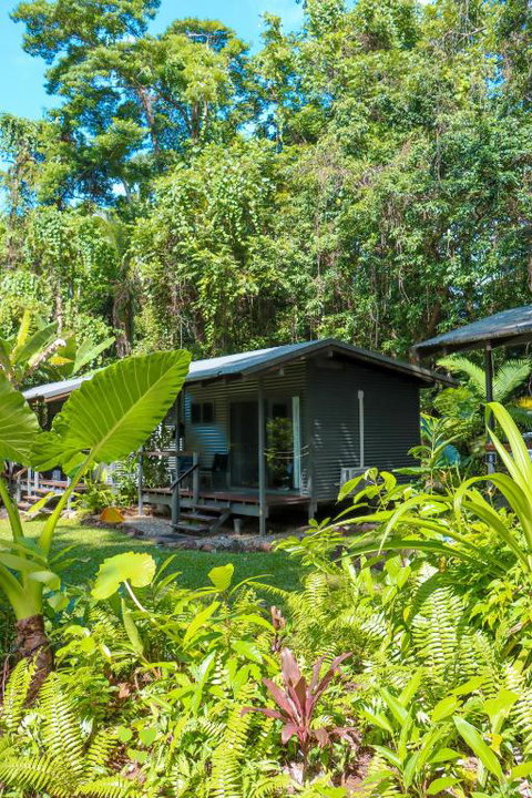 Safari Lodge - Accommodation Broadbeach 0