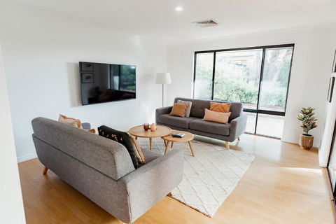 Salhus - Sleep In King Beds & Easy Walk To Town - Accommodation Broadbeach 1