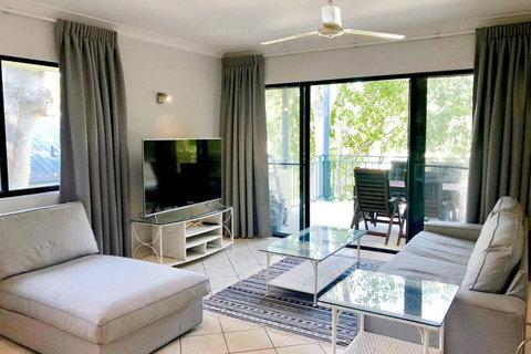 Salt & Sand - Tropical Oasis Footsteps To Beach - Accommodation Broadbeach 1