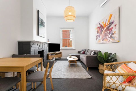 Salty Pines - 3BR House Glenelg South - Accommodation Broadbeach 0