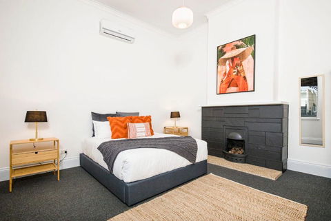 Salty Pines - 3BR House Glenelg South - Accommodation Broadbeach 1