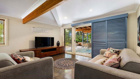 Salty Seaside - Accommodation Broadbeach 2