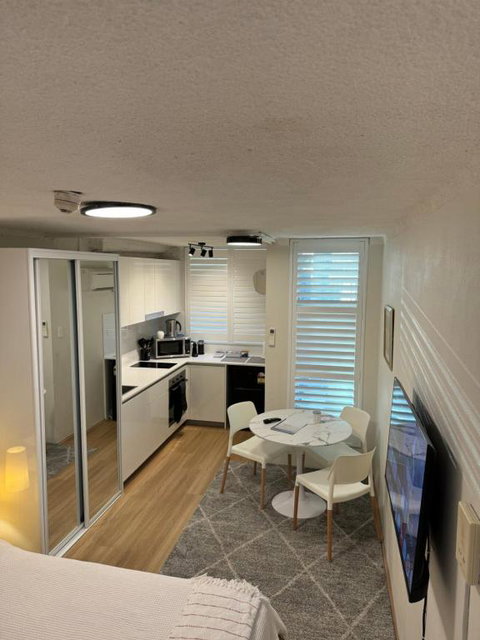 Sam The Central Studio - Accommodation Broadbeach 2