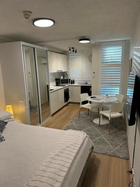 Sam The Central Studio - Accommodation Broadbeach 0