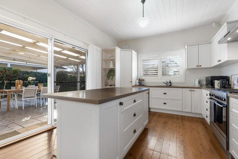 Sampson Cottage - Historic Charm - Accommodation Broadbeach 2